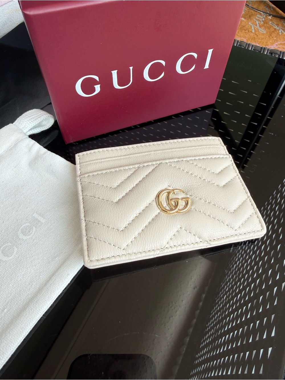 Gucci Cream Chevron Quilted Leather Cardholder with Gold GG - Picture 2 of 8